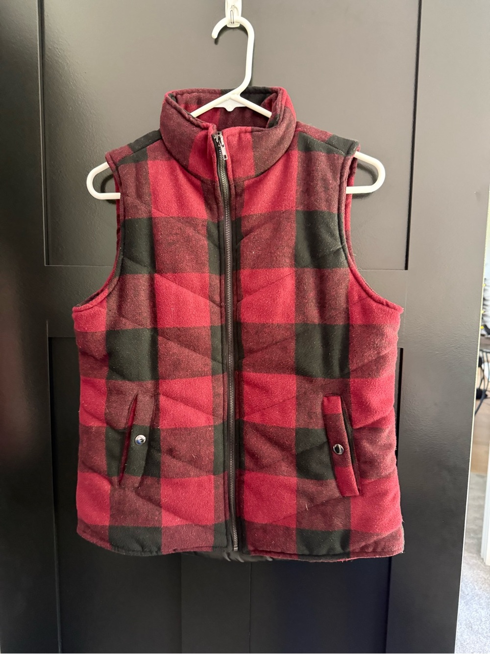 Women’s thread and supply vest